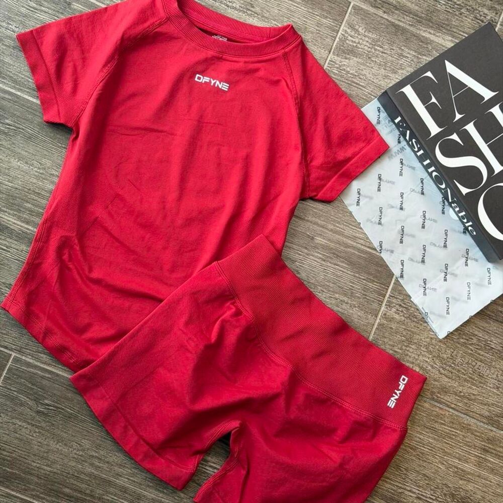 Dfyne Women's Red set